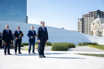 KTN rəhbərlik və kollektivi Zəfər parkında - Fotolar