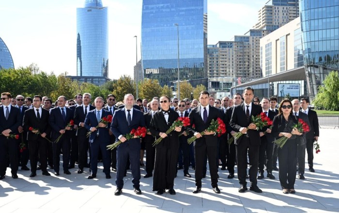 Mədəniyyət Nazirliyinin kollektivi şəhidlərin xatirəsini yad etdi -