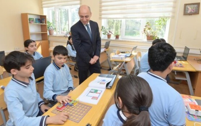 Azərbaycanda məktəbə başlama vaxtı dəyişir?