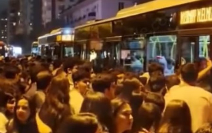 Minlərlə tələbə, uzun növbələr - “Elmlər Akademiyası”nda avtobusların sayı