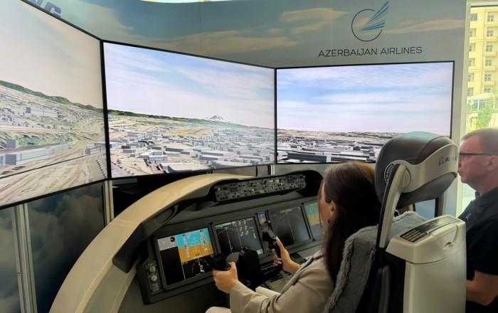 “Boeing 787 Dreamliner” uçuş simulyatoru nümayiş olundu - Fotolar