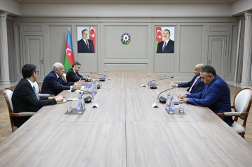 Əli Əsədov Beynəlxalq Üzgüçülük Federasiyasının prezidenti ilə görüşdü
