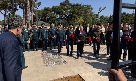 Zakir Həsənov və Əli Nağıyev generalın dəfnində -