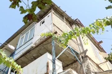 “Çöldəki yağış 3-cü mərtəbədən 1-ə damır” - Video