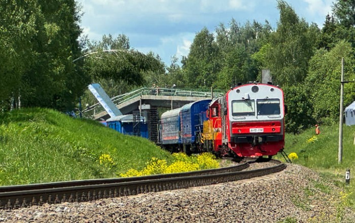 Ukrayna körpünü vurdu, dəmir yolu dağıldı: 10 vaqon relsdən çıxdı