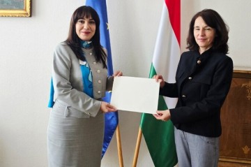 Azərbaycanın Macarıstandakı səfiri etimadnaməsinin surətini təqdim etdi