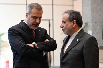 Hakan Fidan iranlı həmkarı ilə bölgədəki vəziyyəti müzakirə etdi