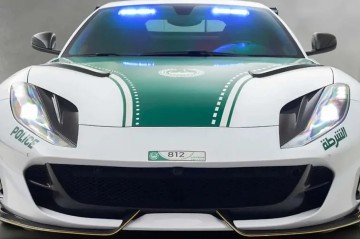Dubay polisinin istifadəsinə yeni lüks avtomobillər verildi -