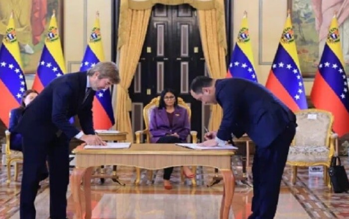 Chevron, Eni to expand oil projects in Venezuela