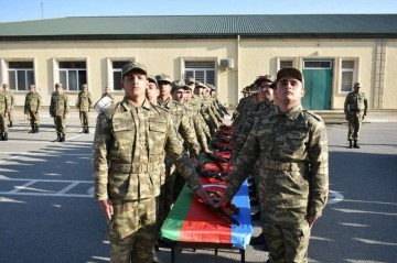 Hərbi xidmətlə bağlı MARAQLI TƏKLİF: “Əsgərlər axşam evinə getsin”