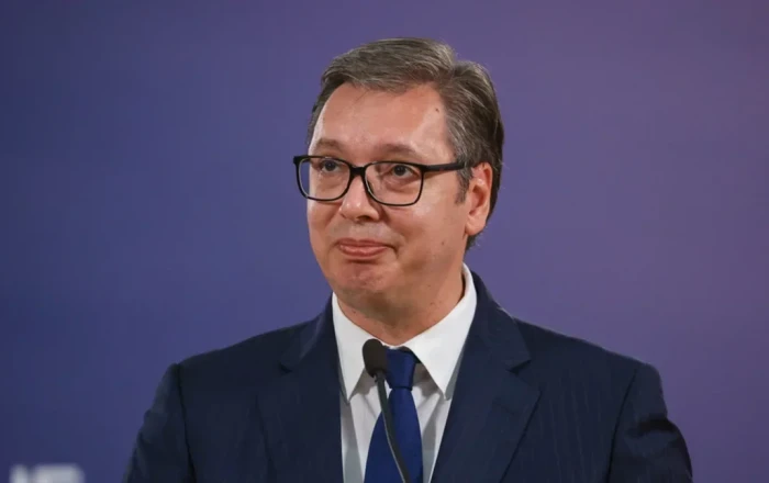Vuçiç istefa verdi