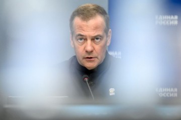 «Безумный клоун»: Медведев отреагировал на угрозы Зеленского