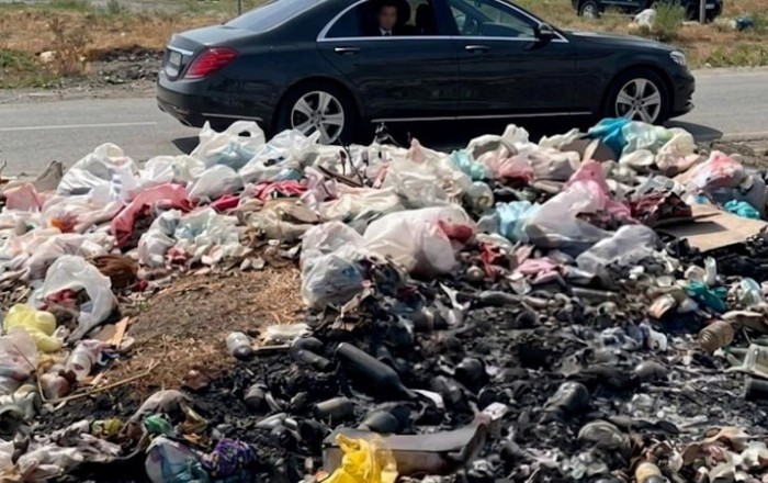 Gəncənin mərkəzi küçəsində zibillərin daşınmamasının günahkarı kimdir? –