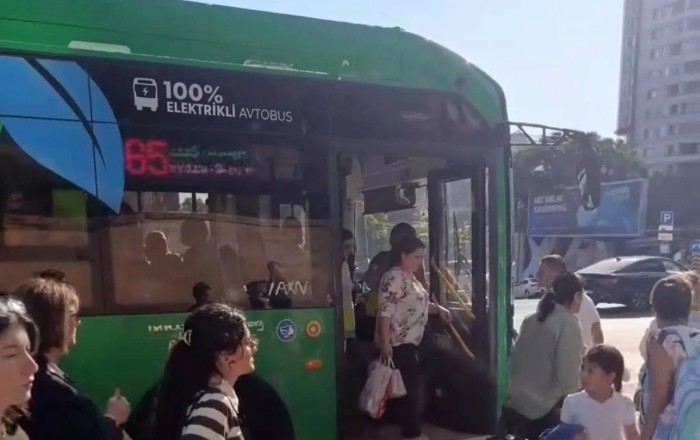 Bakıda elektrikli avtobus yolda qaldı: Sərnişinlər düşürüldülər -