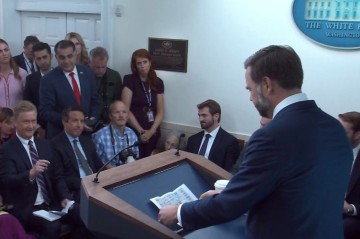 Vens: İran kommersiya gəmilərinə atəş açmağı dayandırmasa, onlarla danışmayacağıq