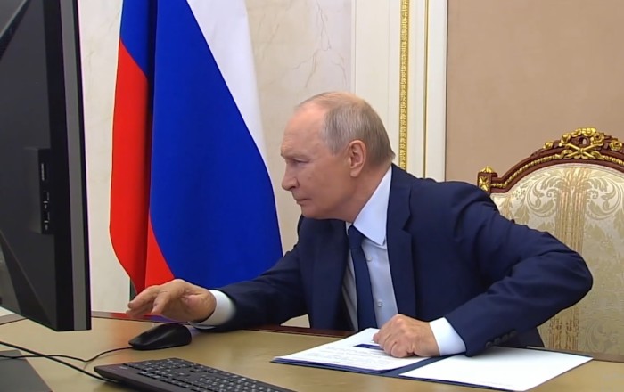 Putin seçkilərdə onlayn səs verib