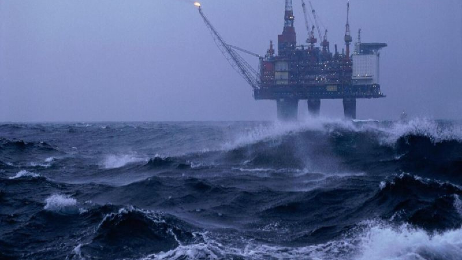 «Азнефть» усилила меры безопасности в связи с резким ухудшением погодных условий