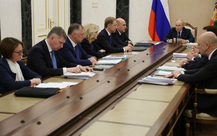 Putin Rusiya iqtisadiyyatının necə çiçəkləndiyini danışıb və ya…