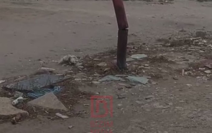 Hövsanda faciə yaradacaq MƏNZƏRƏ – Elektrik dirəyi hər an aşa bilər – VİDEO