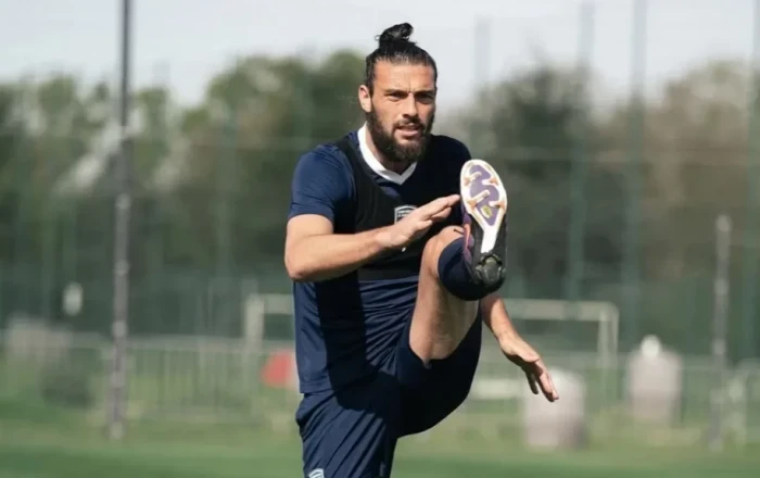 Məşhur futbolçudan şok etiraf: Cinsi təcavüzə məruz qalıb