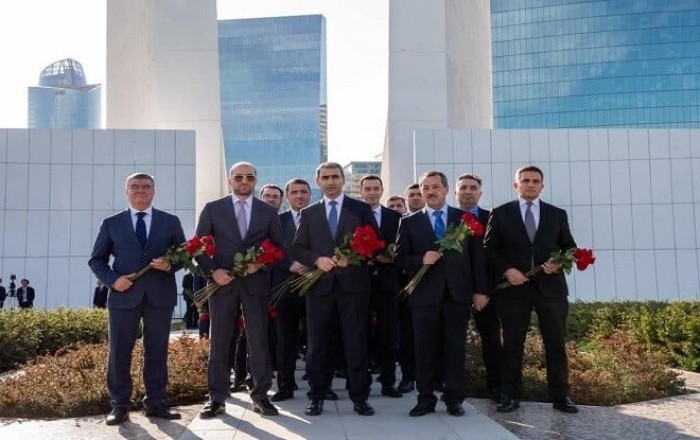 Руководство АЖД посетило парк Победы