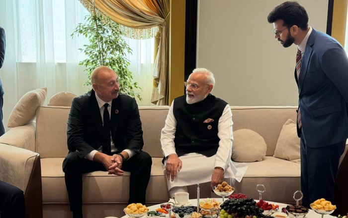 Prezident Hindistanın Baş naziri ilə söhbət etdi -
