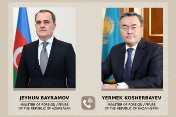 Джейхун Байрамов провёл телефонный разговор с новым главой МИД Казахстана