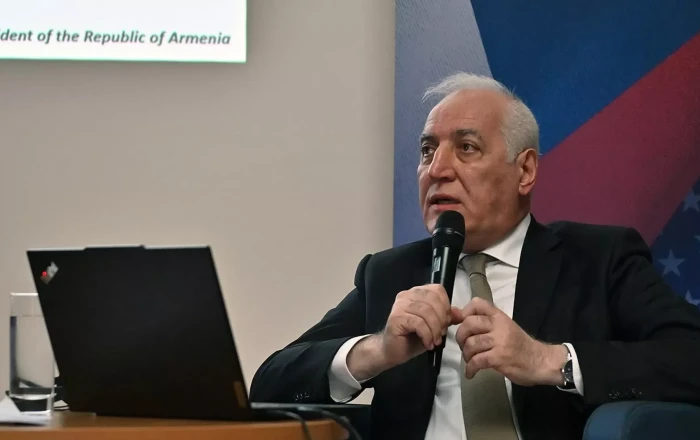 Ermənistan prezidenti ölən hərbçilərin sayını bilmir - Administrasiya üzr istədi