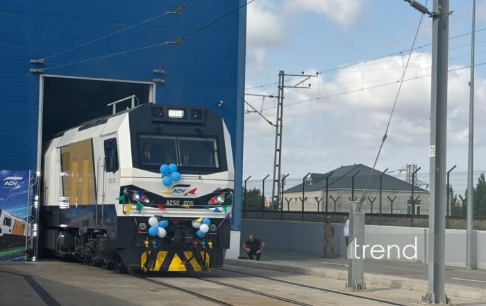 ADY Çindən 7 lokomotiv alıb (FOTO)