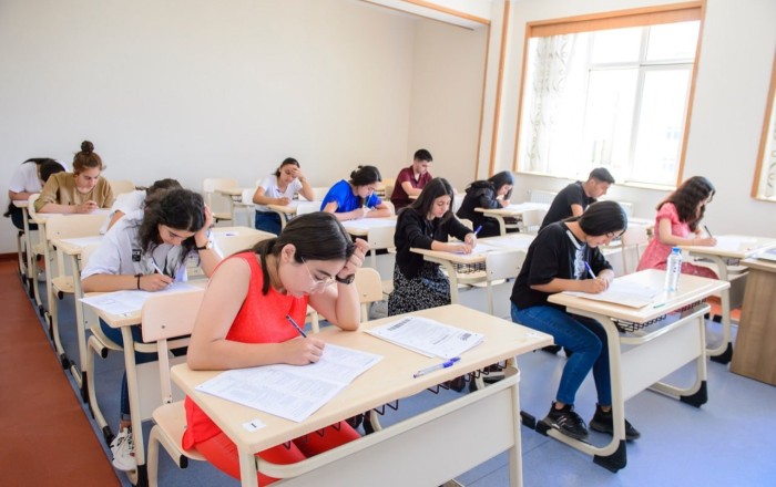 Kolleclərin boş qalan yerlərinə qəbulun
