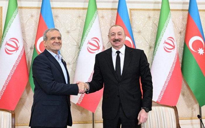 İlham Əliyev Məsud Pezeşkiana zəng etdi
