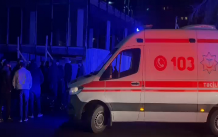 Bakıda 17 yaşlı oğlan anasına 12 bıçaq zərbəsi vurdu