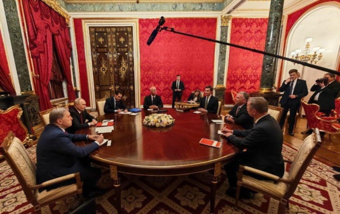 Kremldə Putinlə görüş 3 saatdan çox çəkdi