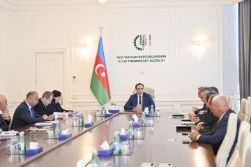 Nazir əməkdaşlarına “Dövlət qulluğunda fərqlənməyə görə” medal və vəsiqələri təqdim etdi -