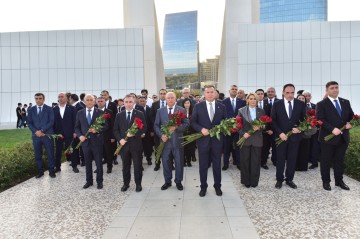 AHİK üzvləri şəhidlərimizi andılar - Fotolar