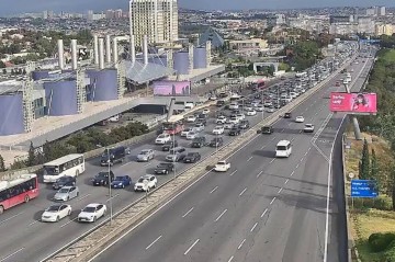 Paytaxtın bu küçələrində sıxlıq müşahidə olunur