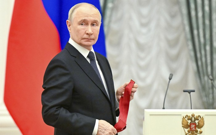 Putinin köməkçisi bu ölkəni hədələdi -