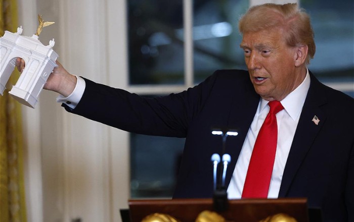 Трамп поручил переоборудовать триумфальную арку в военный комплекс