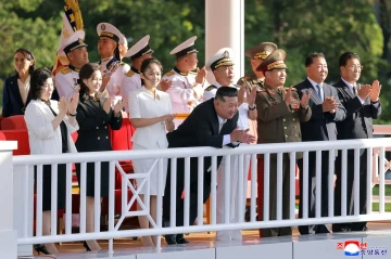 Kim Çen In qızı ilə bərabər görüntüləndi - FOTO