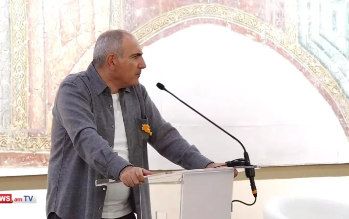 Son zamanlar Leninlə daha çox maraqlanıram -