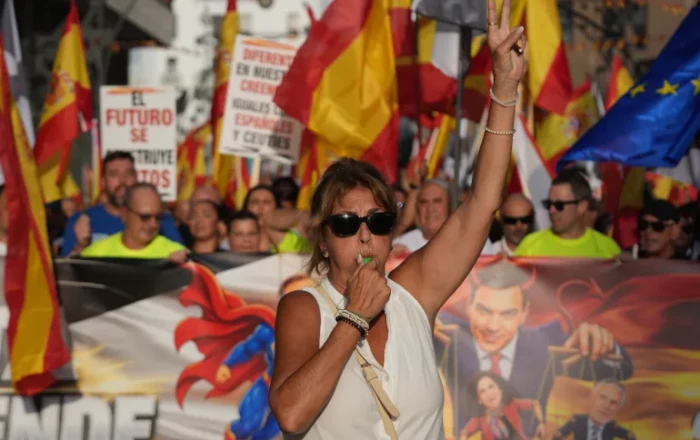 İspaniyada miqrantlara qarşı kütləvi etirazlar – saxlanılanlar var