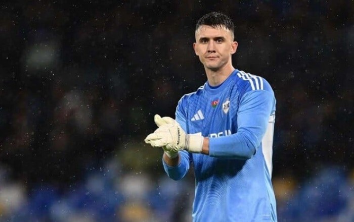 Qarabag goalkeeper Mateusz Kochalski leaves the club