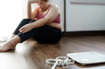 Ученые связали жир на животе с ухудшением работы мозга