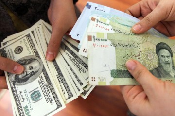 İranda valyuta böhranı dərinləşir - Rialdan tarixi rekord