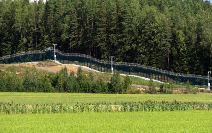 Finlandiya Rusiya ilə araya sədd çəkdi -