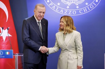Ərdoğan da Melonini təbrik etdi