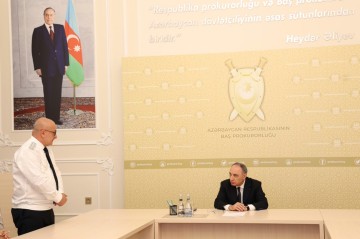 Kamran Əliyev şəhid olmuş prokurorluq əməkdaşlarının yaxınları ilə görüşdü -