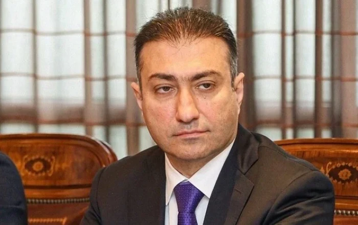 Bayramov Vüqar Qurbanovun qohumunu vəzifədən azad etdi