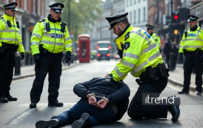 Londonda məscidlərə qrafiti çəkən şəxs saxlanılıb