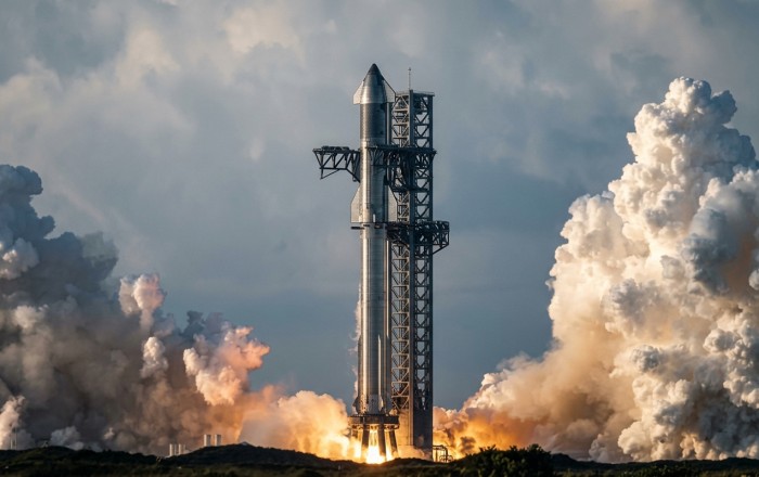 Maskın raketi suya düşərək partladı - Video